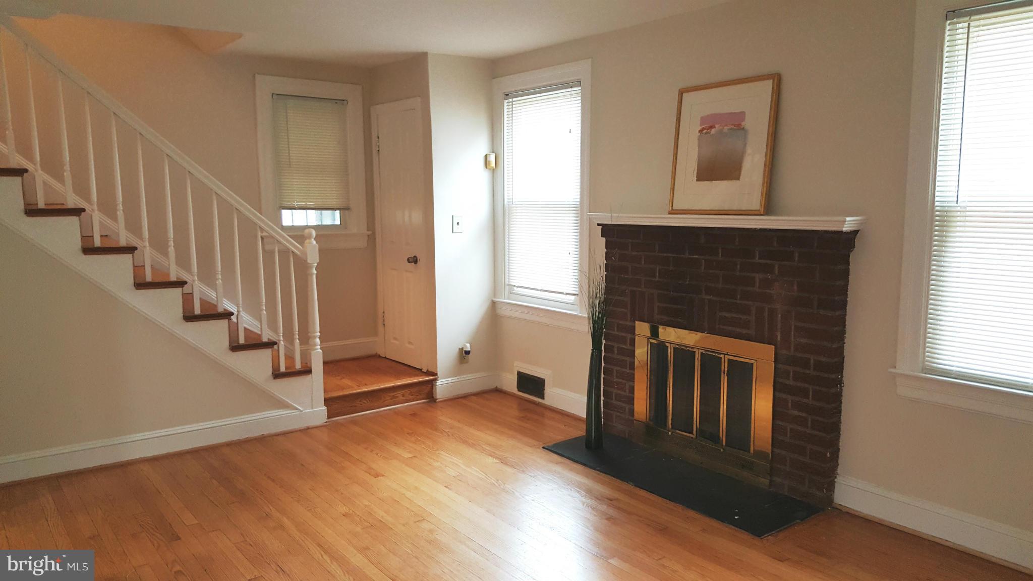 618 Ridge Road Southeast Washington, DC 20019 - Photo 3 of 21 Living Room