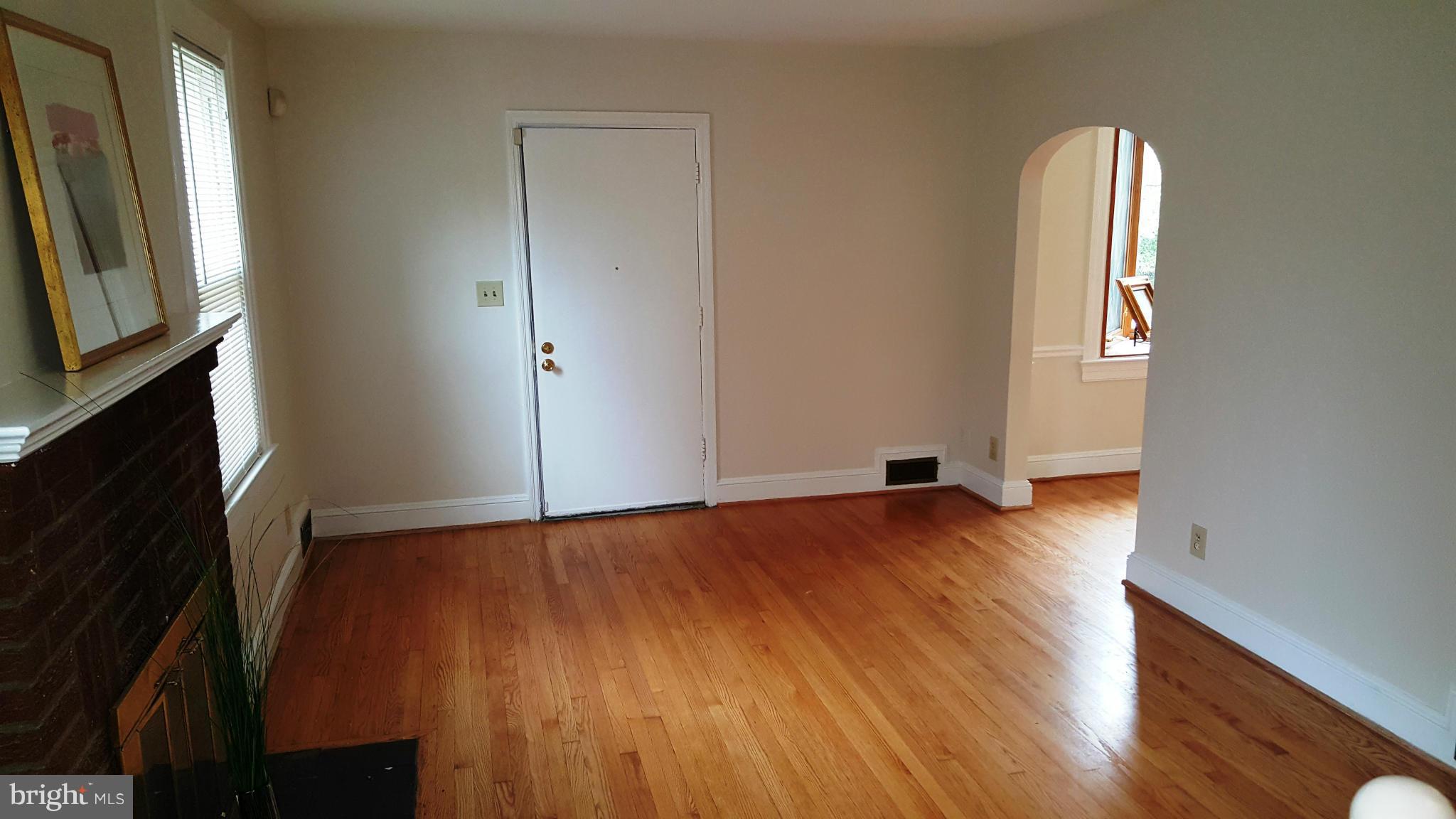 618 Ridge Road Southeast Washington, DC 20019 - Photo 4 of 21 Living Room