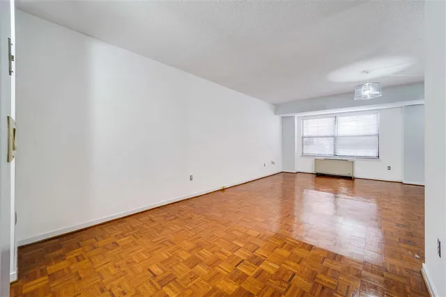 $2,400 | 1 Greene Street, Unit M9, Jersey City, NJ 07302