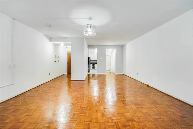 $2,400 | 1 Greene Street, Unit M9, Jersey City, NJ 07302