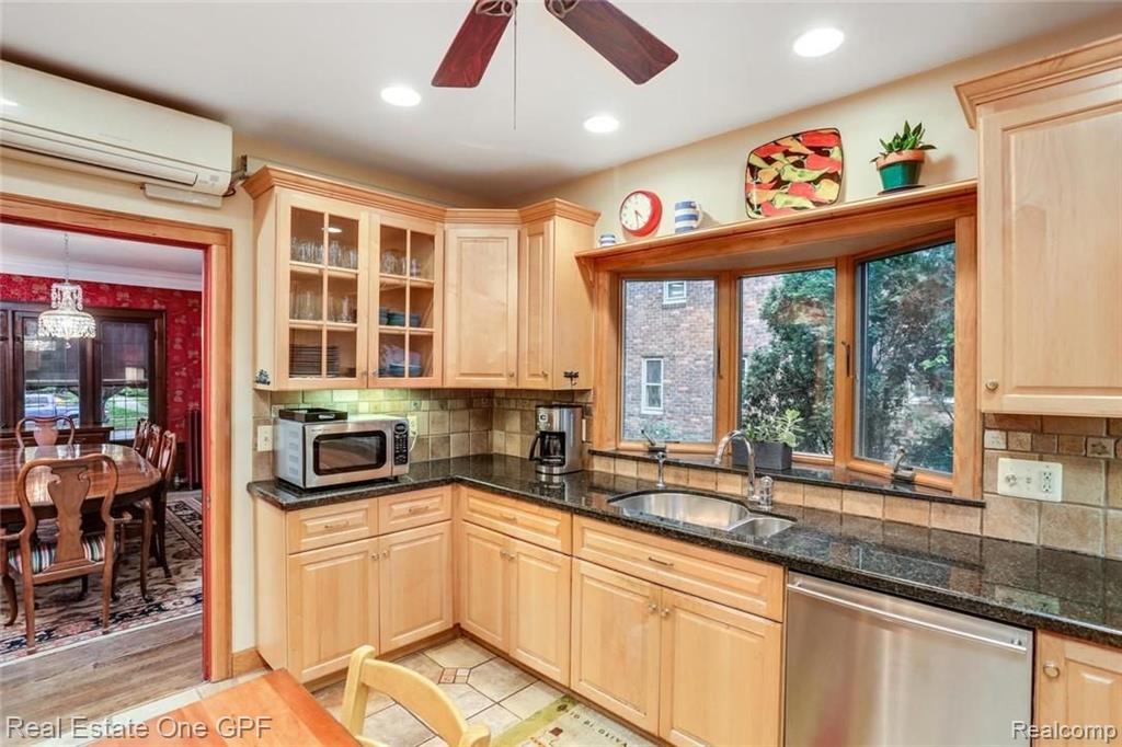 810 Barrington Road Grosse Pointe Park, MI 48230 - Photo 11 of 37