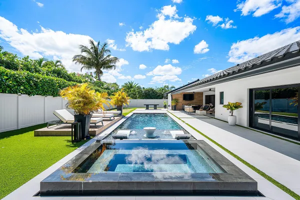 $3,495,000 | 926 Southwest 35th Court, Boynton Beach, FL 33435