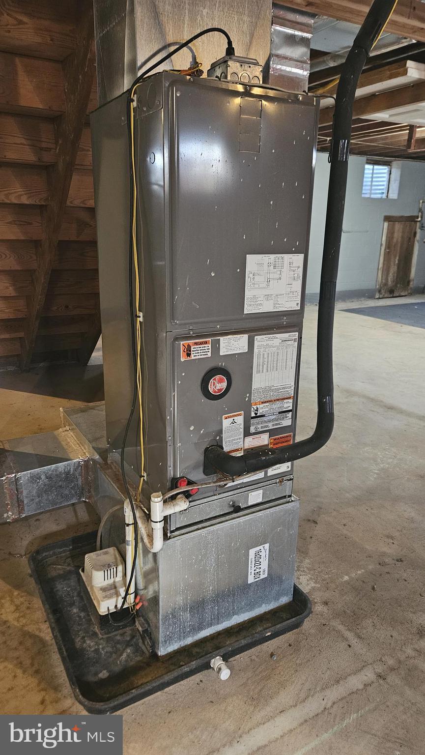 2675 Jolly Acres Road White Hall, MD 21161 - Photo 31 of 50 a room with table and chairs