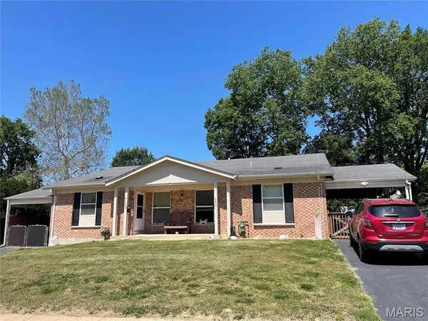 $280,000 | 5224-5226 Ville Anita Court, Hazelwood, MO 63042