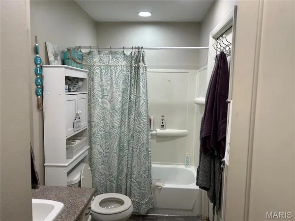 $280,000 | 5224-5226 Ville Anita Court, Hazelwood, MO 63042