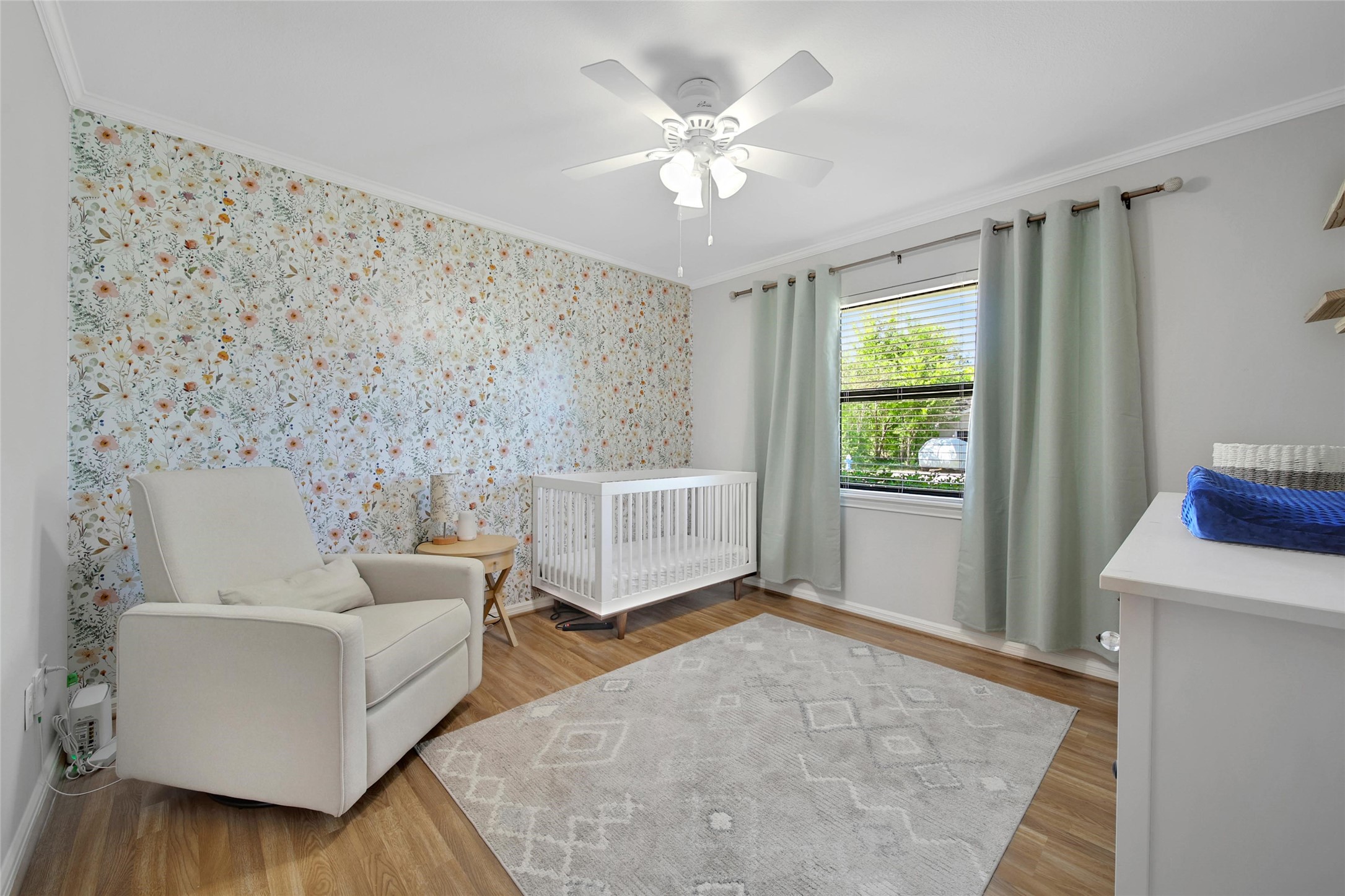 4402 Fallbrook Drive Houston, TX 77018 - Photo 22 of 29 Secondary bedroom with neutral finishes and plenty of natural light.