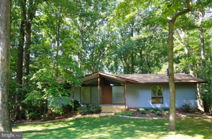 1704 Putter Lane Reston, VA 20190 - Photo 1 of 26 Exterior (Main)
