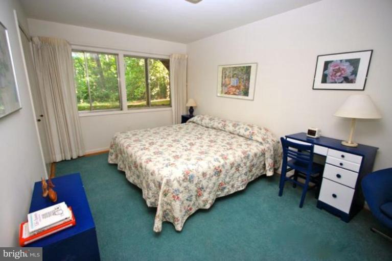 1704 Putter Lane Reston, VA 20190 - Photo 19 of 26 Bedroom #3