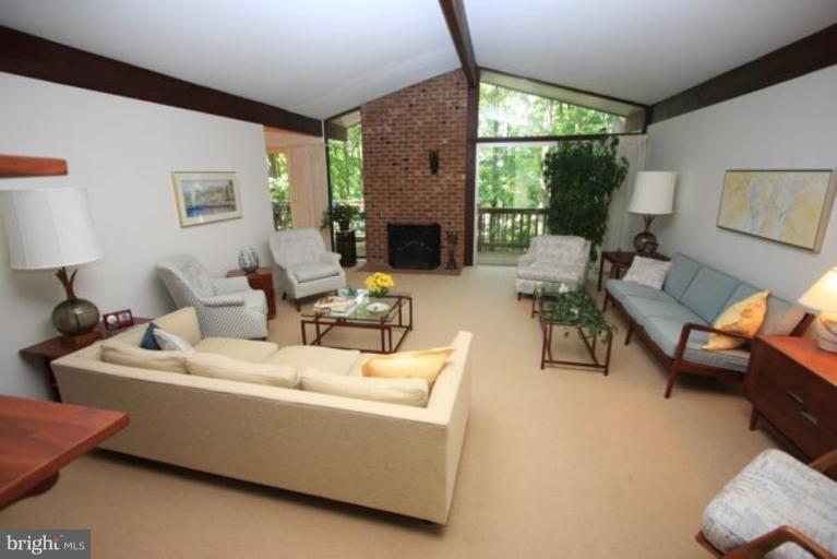 1704 Putter Lane Reston, VA 20190 - Photo 3 of 26 Living Room