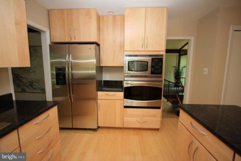 1704 Putter Lane Reston, VA 20190 - Photo 7 of 26 Kitchen #3
