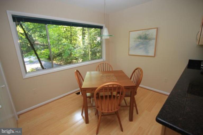 1704 Putter Lane Reston, VA 20190 - Photo 8 of 26 Breakfast Area
