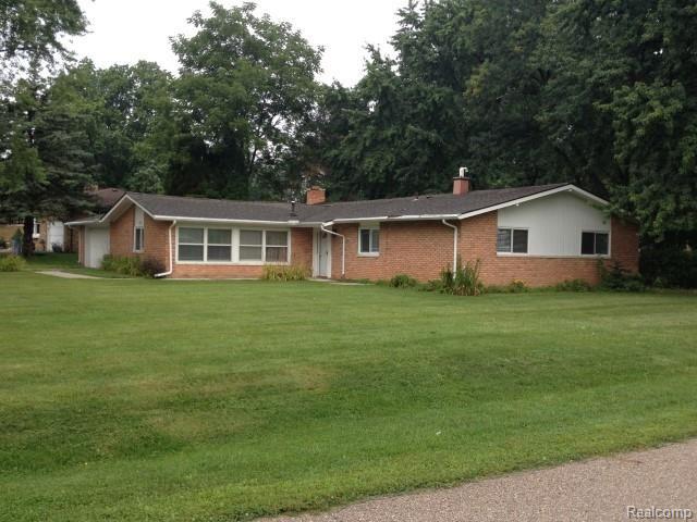 239 Booth Road Troy, MI 48085 - Photo 3 of 27 IMG_5589.jpg