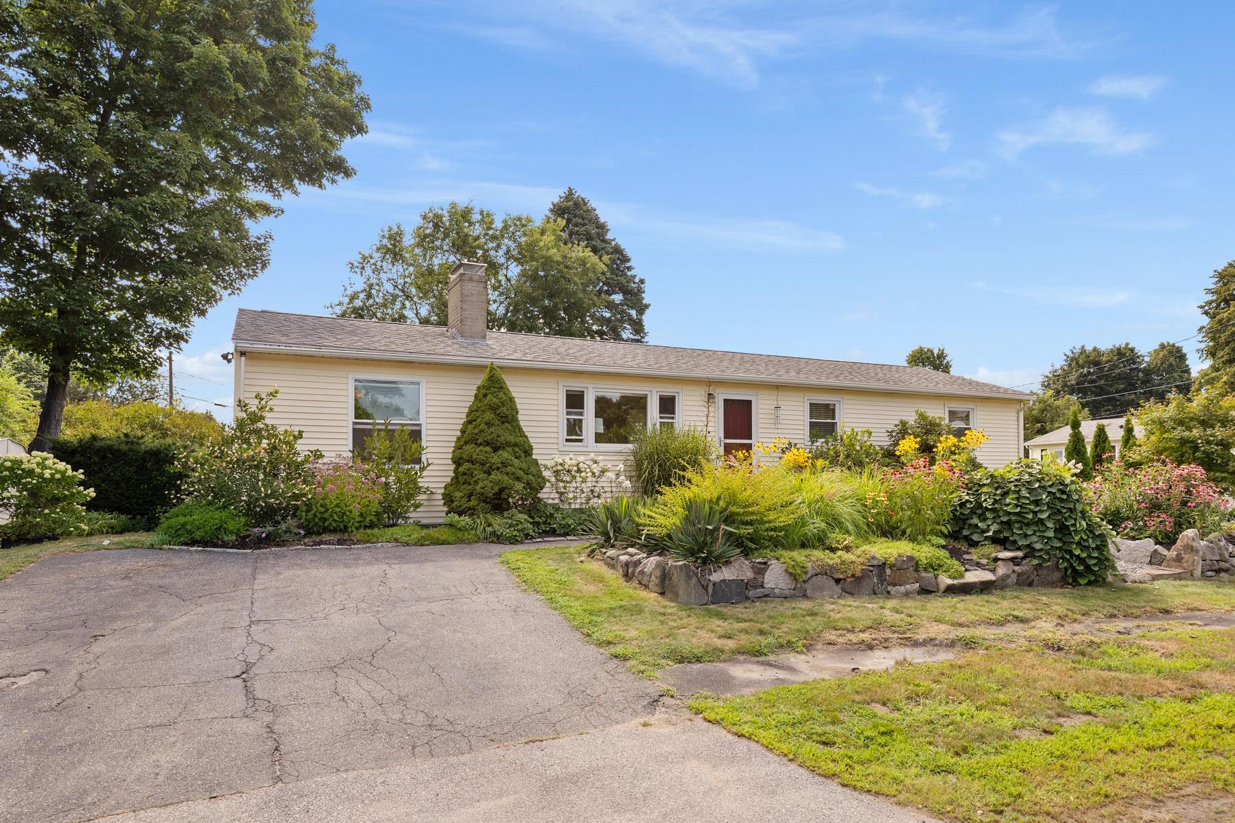 14 Wallis Road Portsmouth, NH 03801 - Photo 4 of 41 Gallery Image 4