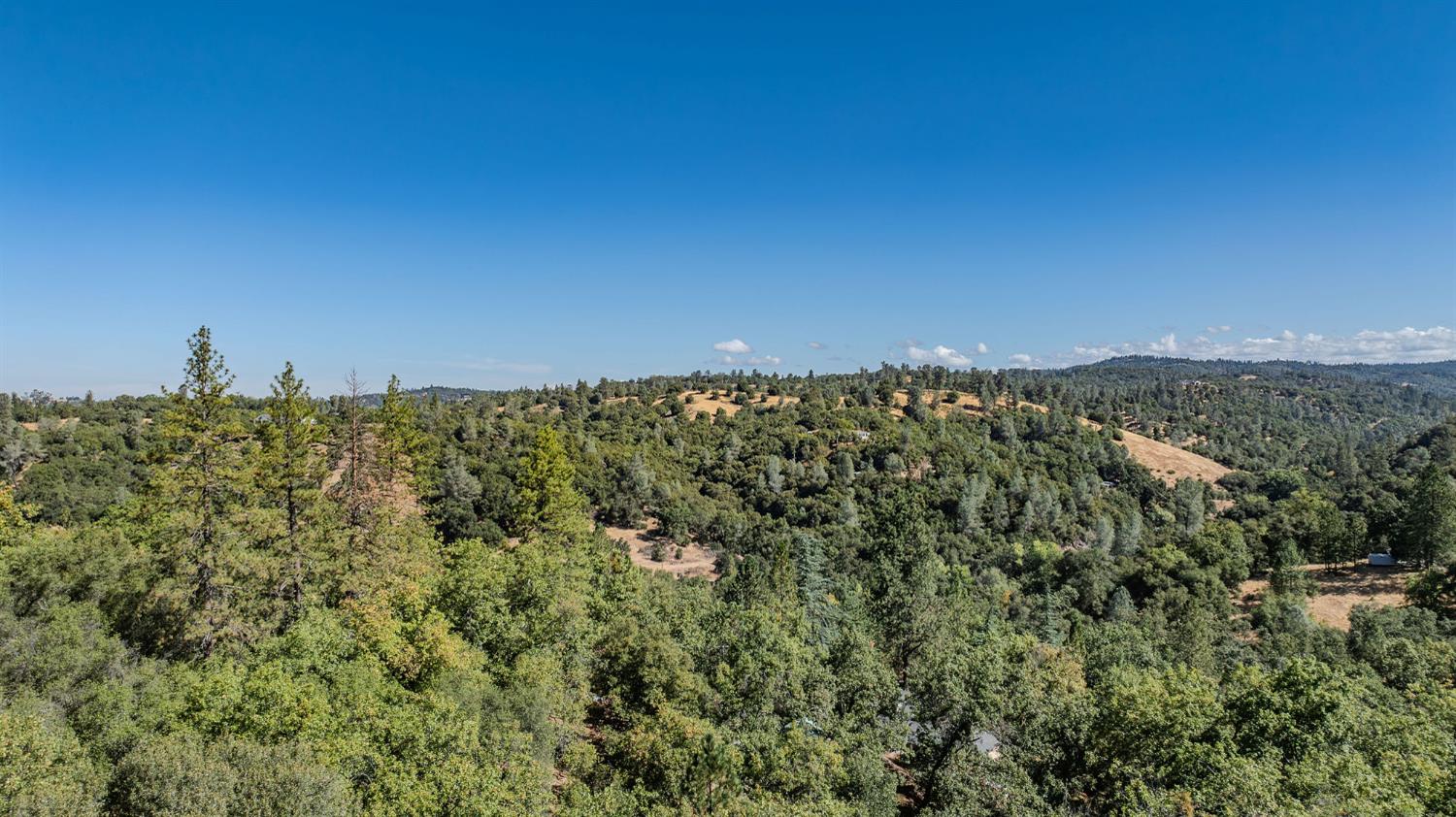 16300 Rossbridge Road Jackson, CA 95642 - Photo 27 of 40 a view of a large building