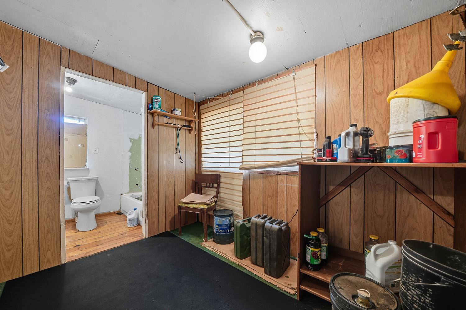 16300 Rossbridge Road Jackson, CA 95642 - Photo 30 of 40 a room with gym equipment