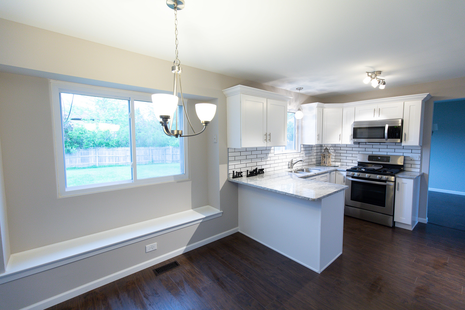 56 White Oaks Road Matteson, IL 60443 - Photo 4 of 20 a kitchen with kitchen island granite countertop a sink cabinets and stainless steel appliances