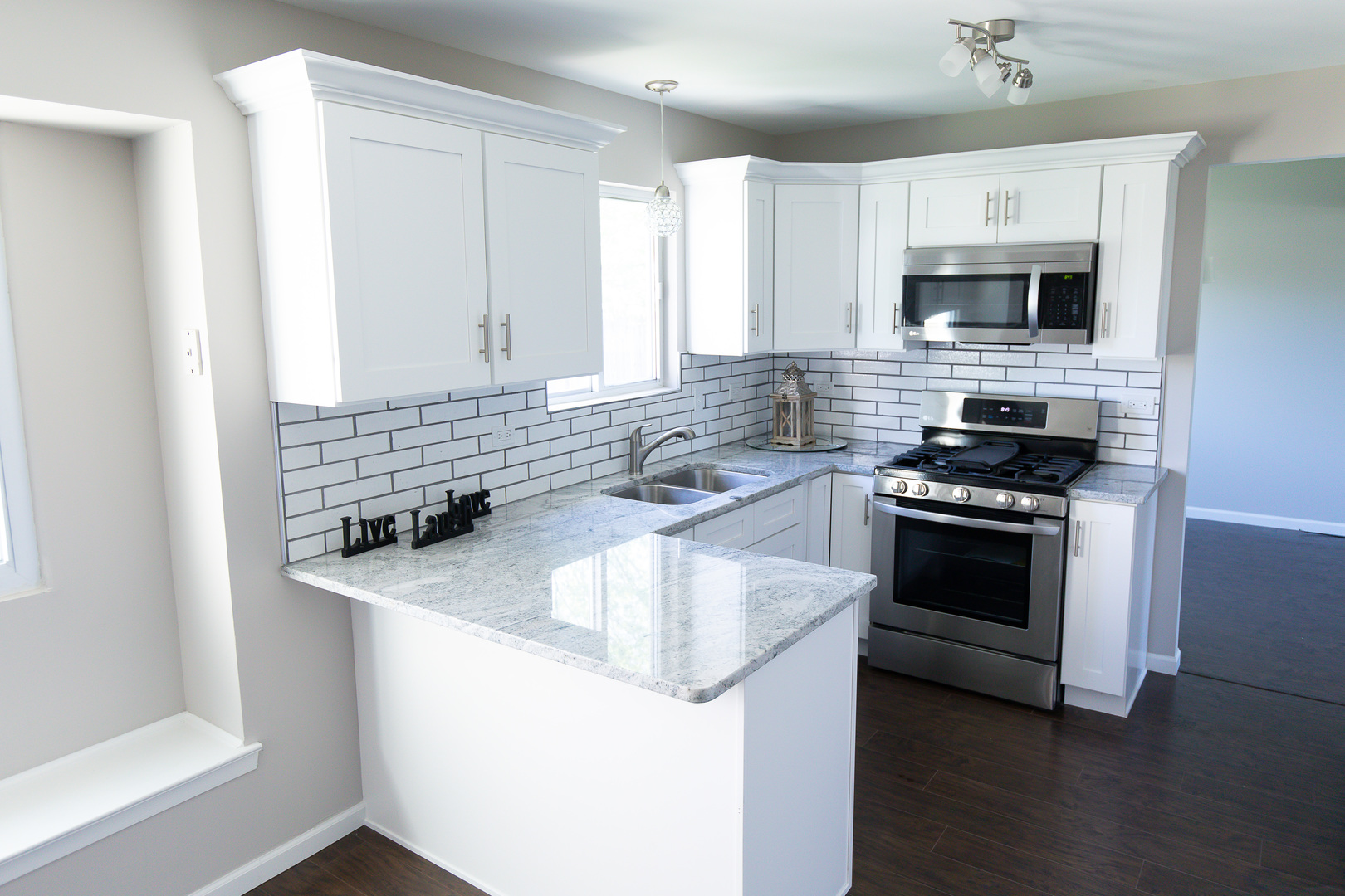 56 White Oaks Road Matteson, IL 60443 - Photo 8 of 20 a kitchen with granite countertop a sink stove and microwave