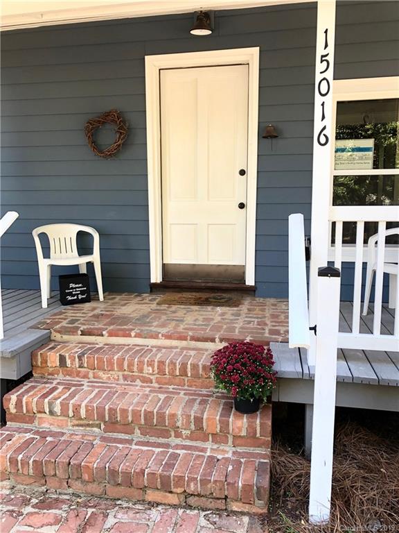 15016 Ranson Road Huntersville, NC 28078 - Photo 5 of 27 a view of backyard with a table and chairs and a rug