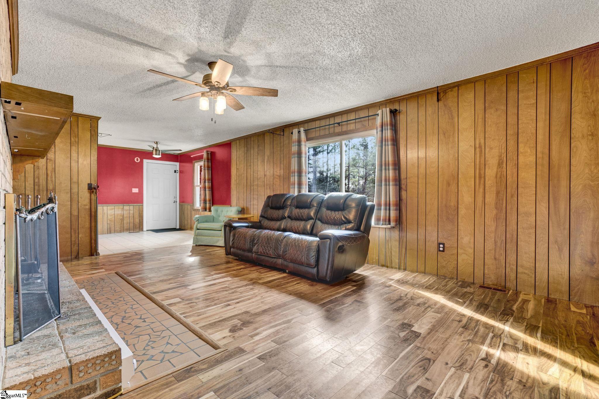 503 Edgewater Road Woodruff, SC 29388 - Photo 9 of 45 Gallery Image 9
