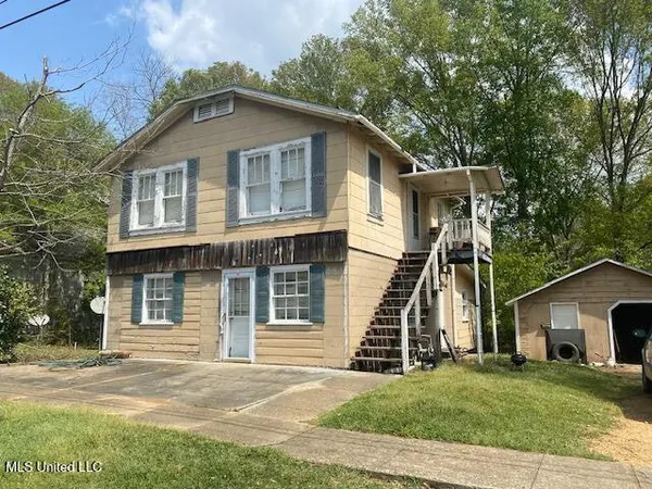 $59,500 | 219 South Live Oak Street, McComb, MS 39648