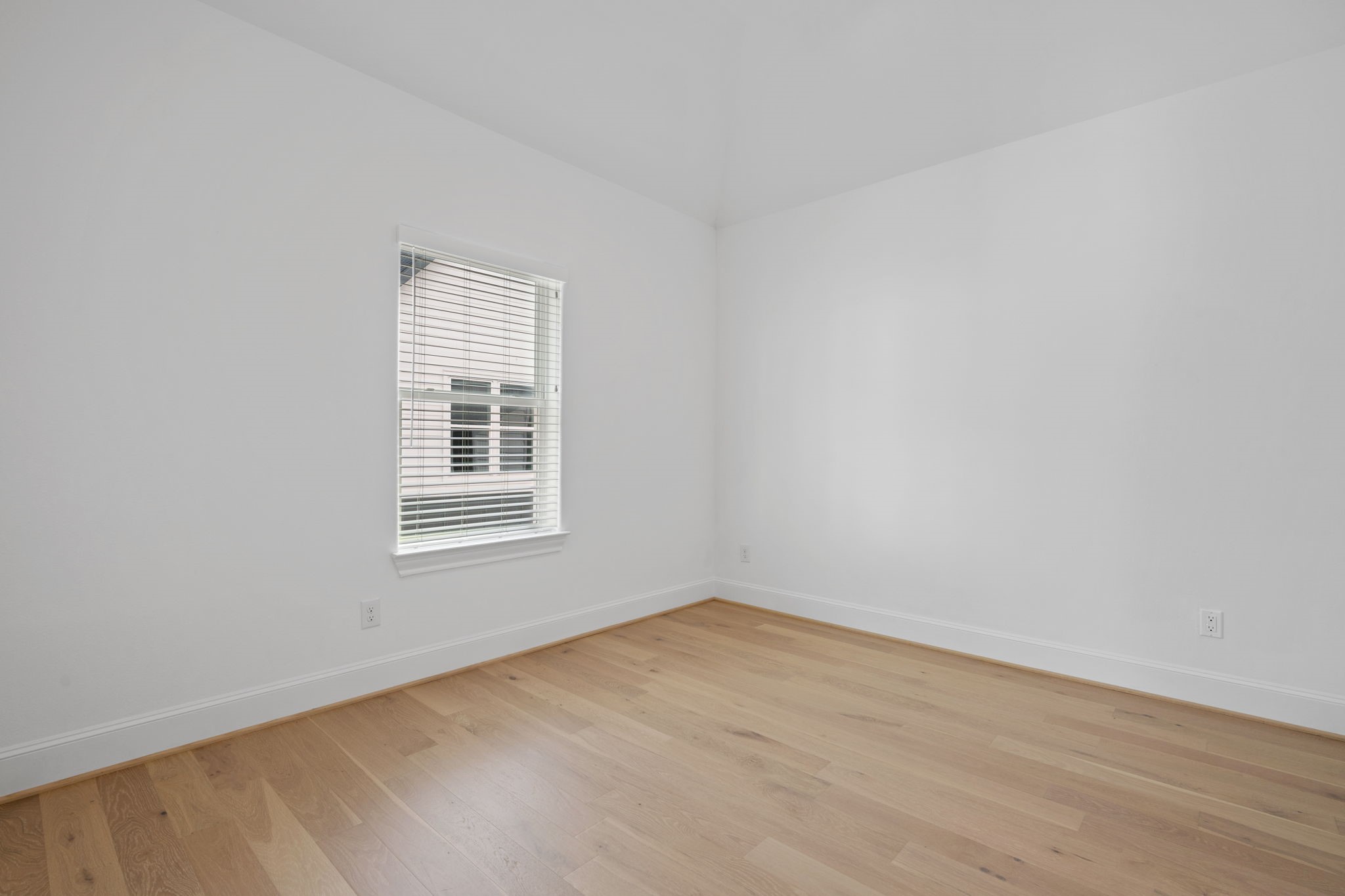 614 Delmar Street Houston, TX 77023 - Photo 19 of 36 an empty room with a window