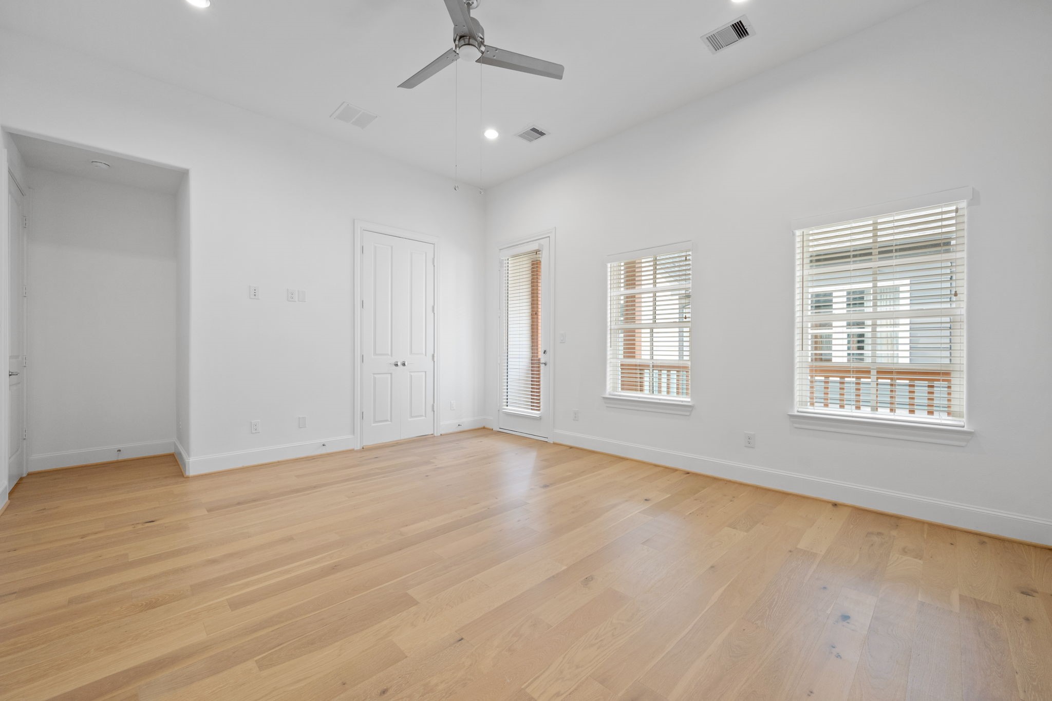 614 Delmar Street Houston, TX 77023 - Photo 24 of 36 an empty room with wooden floor and windows