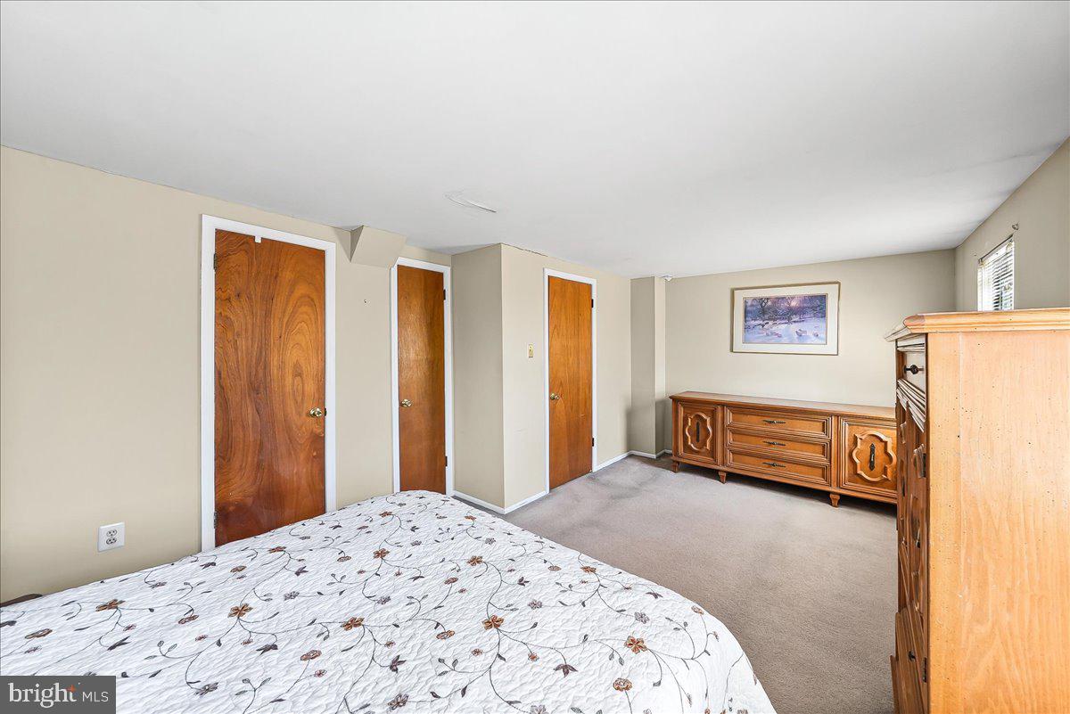 15 Colonial Circle Aston, PA 19014 - Photo 13 of 30 a bedroom with a bed and a window