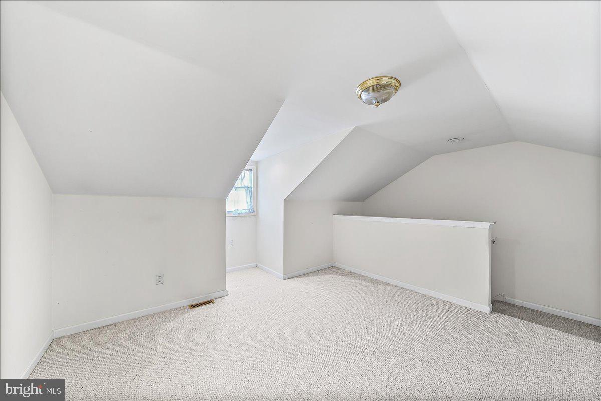 15 Colonial Circle Aston, PA 19014 - Photo 19 of 30 a view of empty room