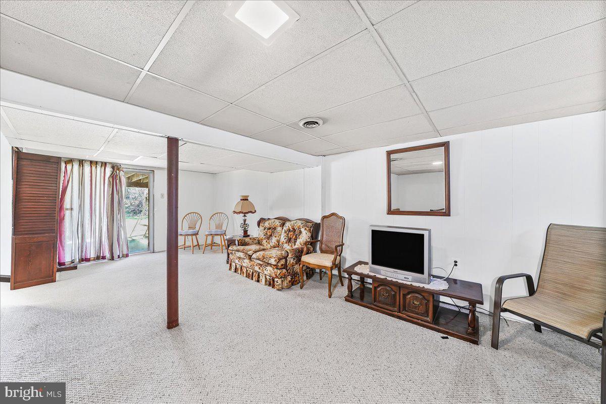 15 Colonial Circle Aston, PA 19014 - Photo 20 of 30 a living room with furniture and a flat screen tv