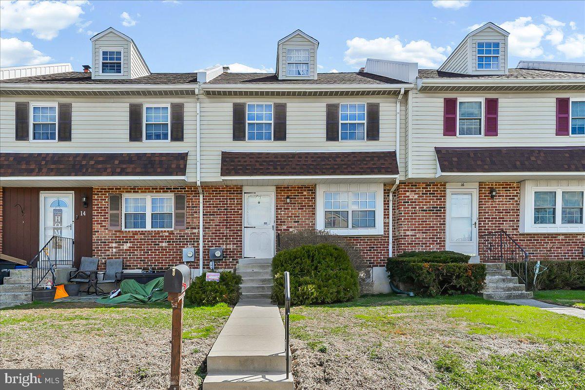 15 Colonial Circle Aston, PA 19014 - Photo 2 of 30 a front view of a house with garden