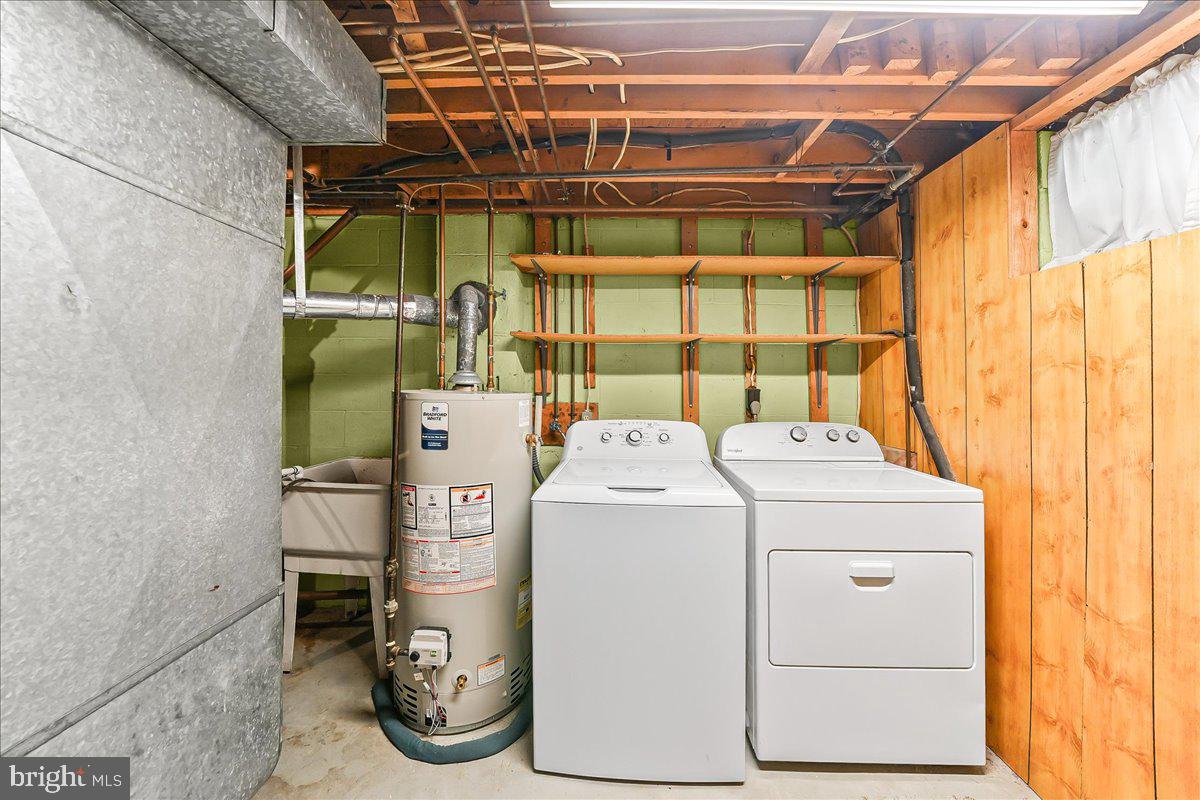 15 Colonial Circle Aston, PA 19014 - Photo 22 of 30 a utility room with dryer and washer