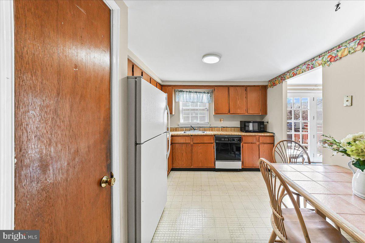 15 Colonial Circle Aston, PA 19014 - Photo 6 of 30 a kitchen with stainless steel appliances granite countertop a refrigerator a sink a stove and a microwave