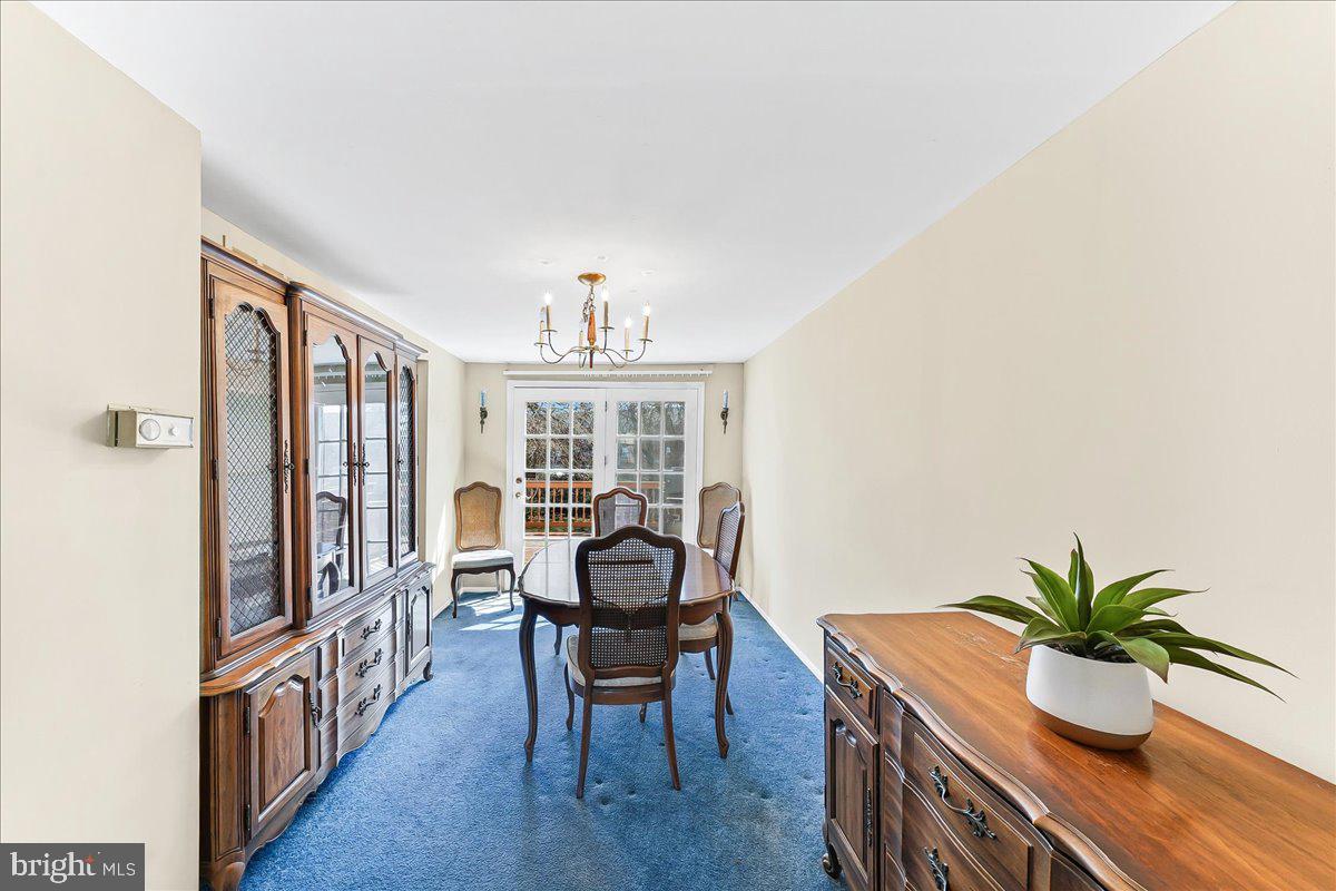 15 Colonial Circle Aston, PA 19014 - Photo 10 of 30 a view of a livingroom with furniture and hardwood floor