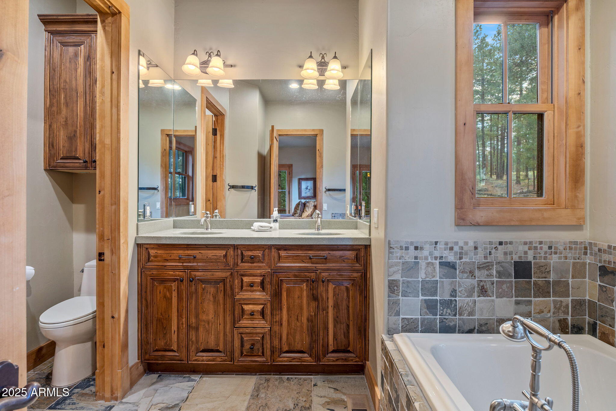 36 County Road N2147 Alpine, AZ 85920 - Photo 19 of 47 a bathroom with a tub a sink and a large mirror
