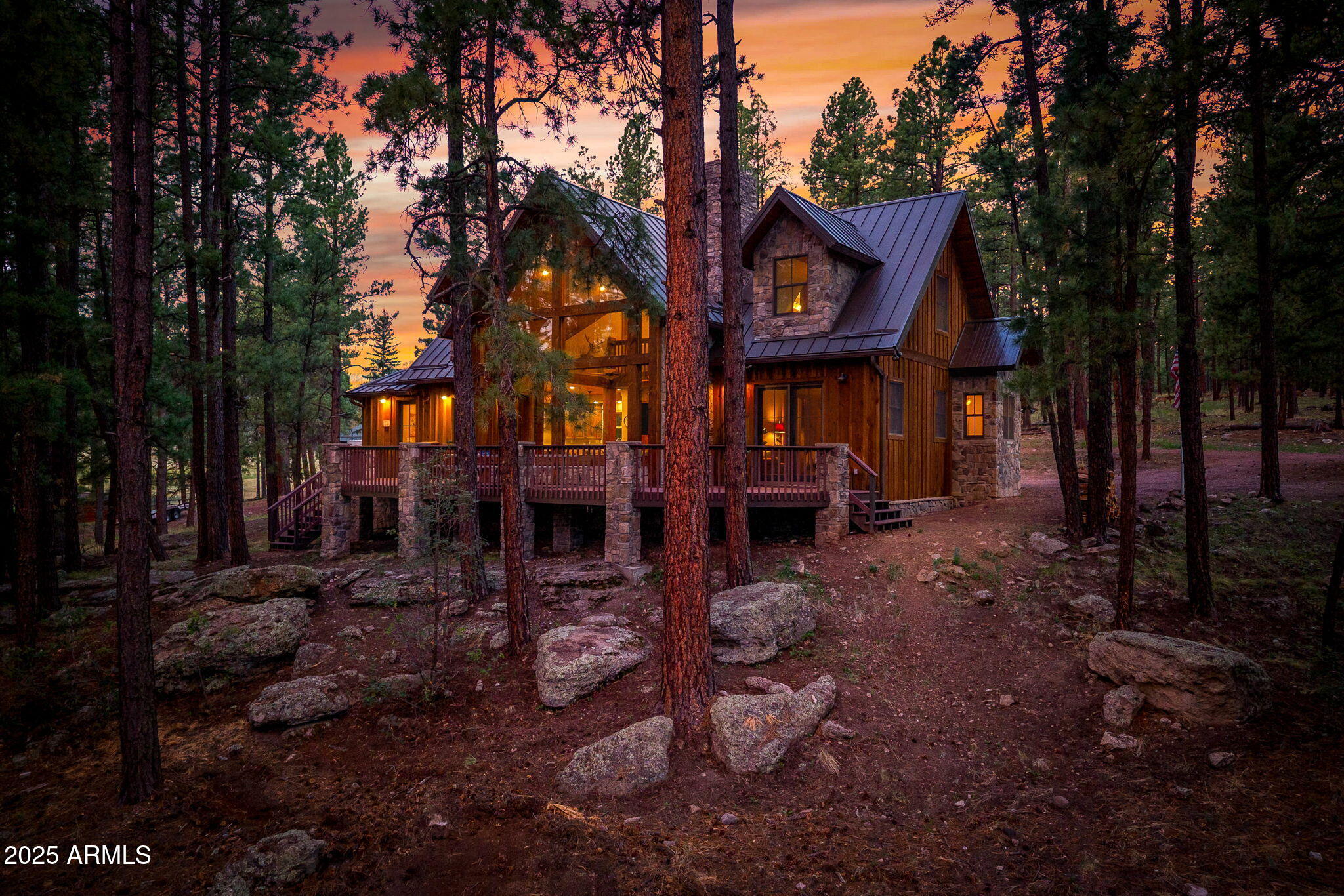 36 County Road N2147 Alpine, AZ 85920 - Photo 6 of 47 a front view of a house with a yard