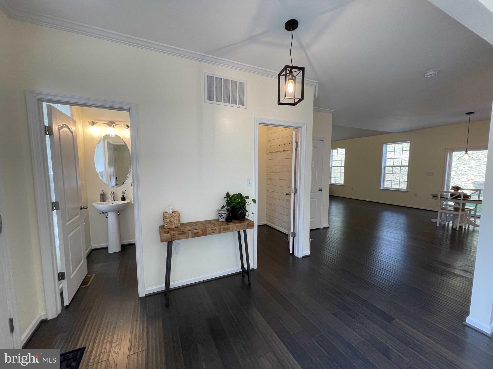 1035 Masters Drive Cross Junction, VA 22625 - Photo 10 of 35