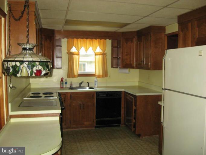 1703 Grandview Road Pasadena, MD 21122 - Photo 17 of 25 Kitchen