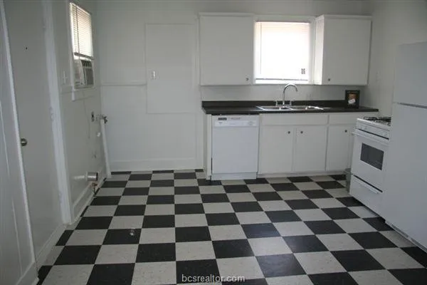 $1,000 | 814 Banks Street, Unit A, Bryan, TX 77803