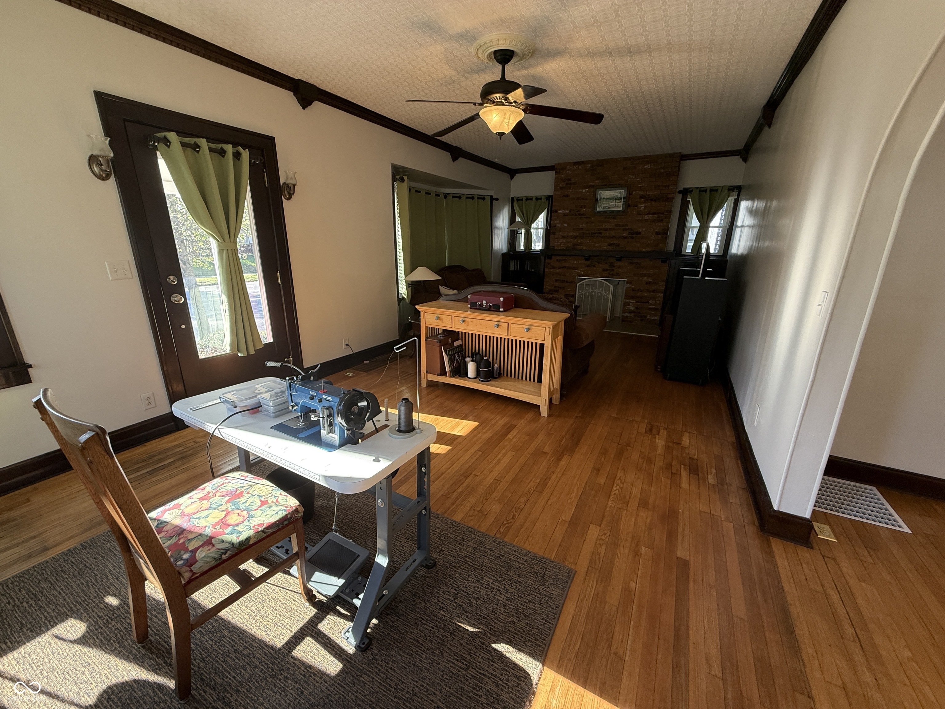 1635 Washington Street Columbus, IN 47201 - Photo 5 of 36