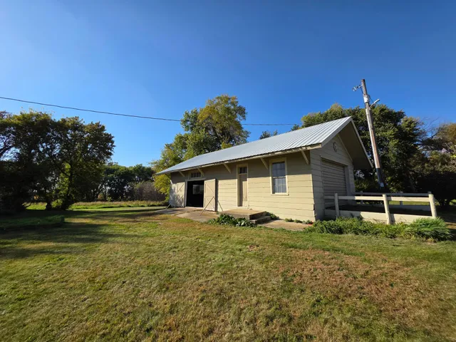 $415,000 | 1557 100th Avenue, Lake Wilson, MN 56151