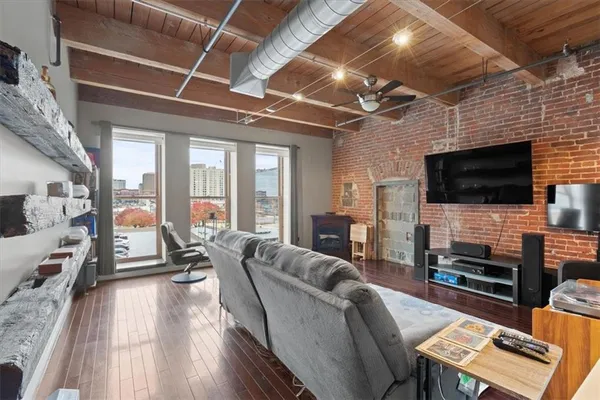 $215,000 | 612 Central Street, Unit 304, Kansas City, MO 64105