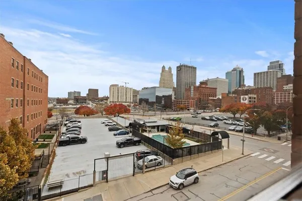 $215,000 | 612 Central Street, Unit 304, Kansas City, MO 64105