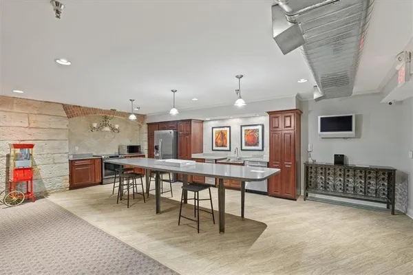 $215,000 | 612 Central Street, Unit 304, Kansas City, MO 64105
