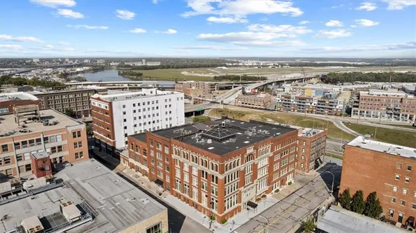 $215,000 | 612 Central Street, Unit 304, Kansas City, MO 64105