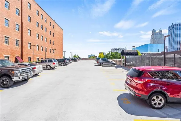 $215,000 | 612 Central Street, Unit 304, Kansas City, MO 64105