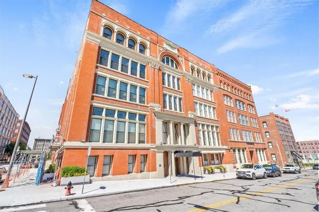 $249,500 | 612 Central Street, Unit 304, Kansas City, MO 64105