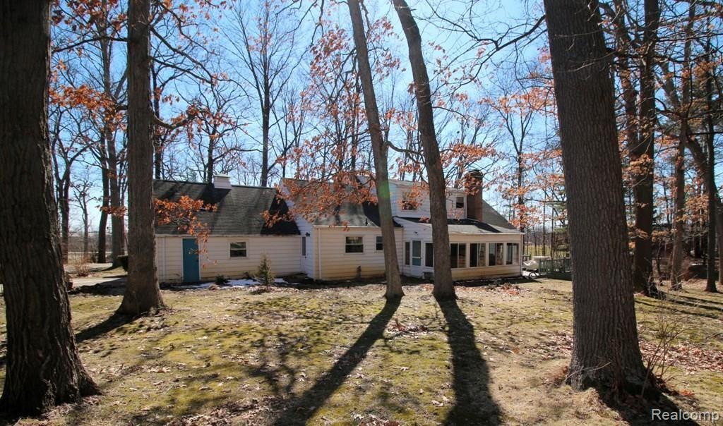 1080 West Highland Road Howell, MI 48843 - Photo 3 of 37 IMG_0982.jpg