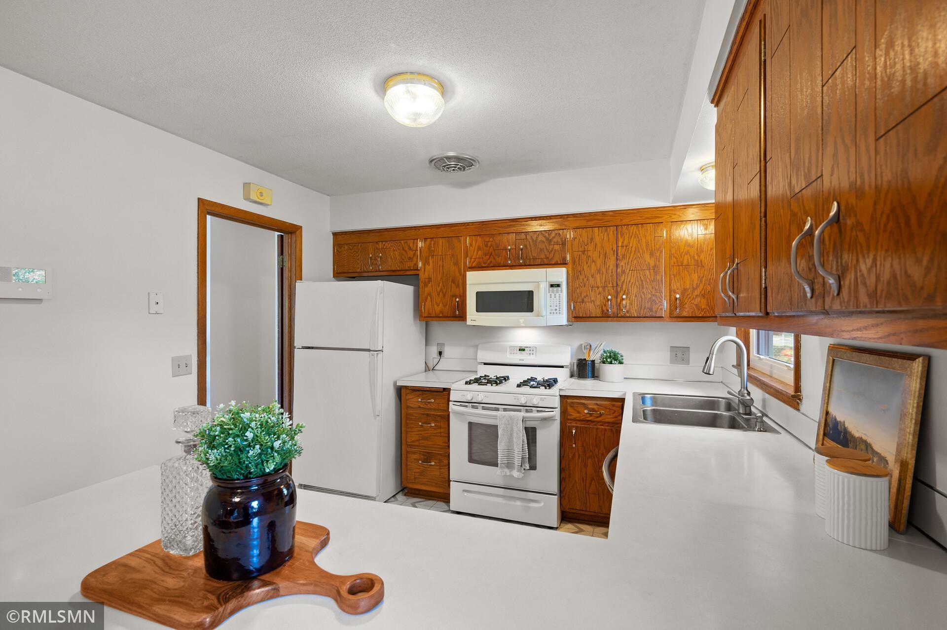 8457 Harkness Road Cottage Grove, MN 55016 - Photo 10 of 35 Gallery Image 10
