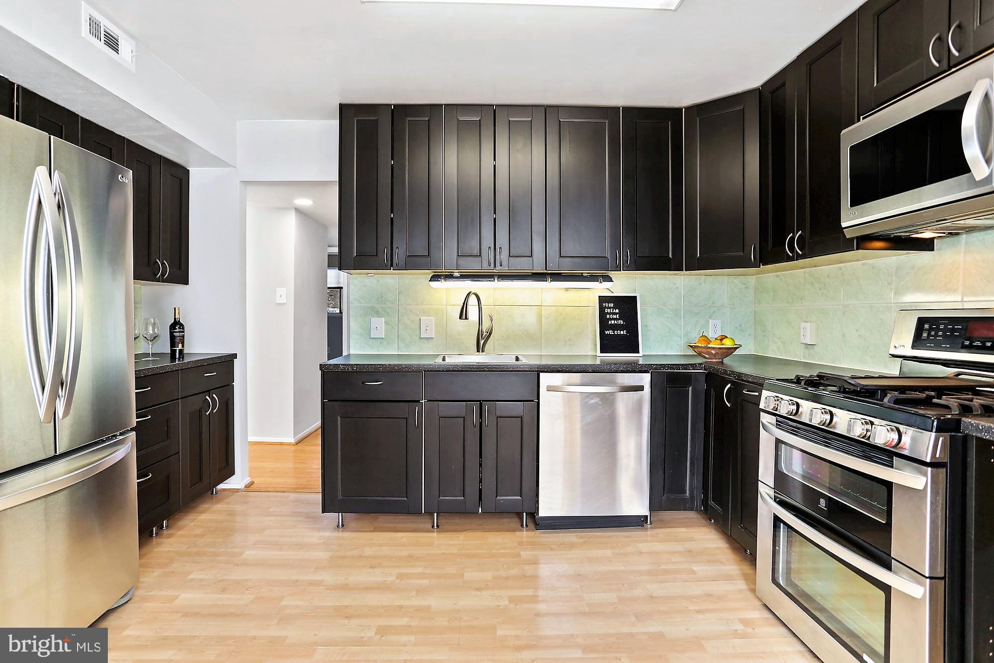 1645 Parkcrest Circle, Unit 100 Reston, VA 20190 - Photo 4 of 24 Stainless steel appliances