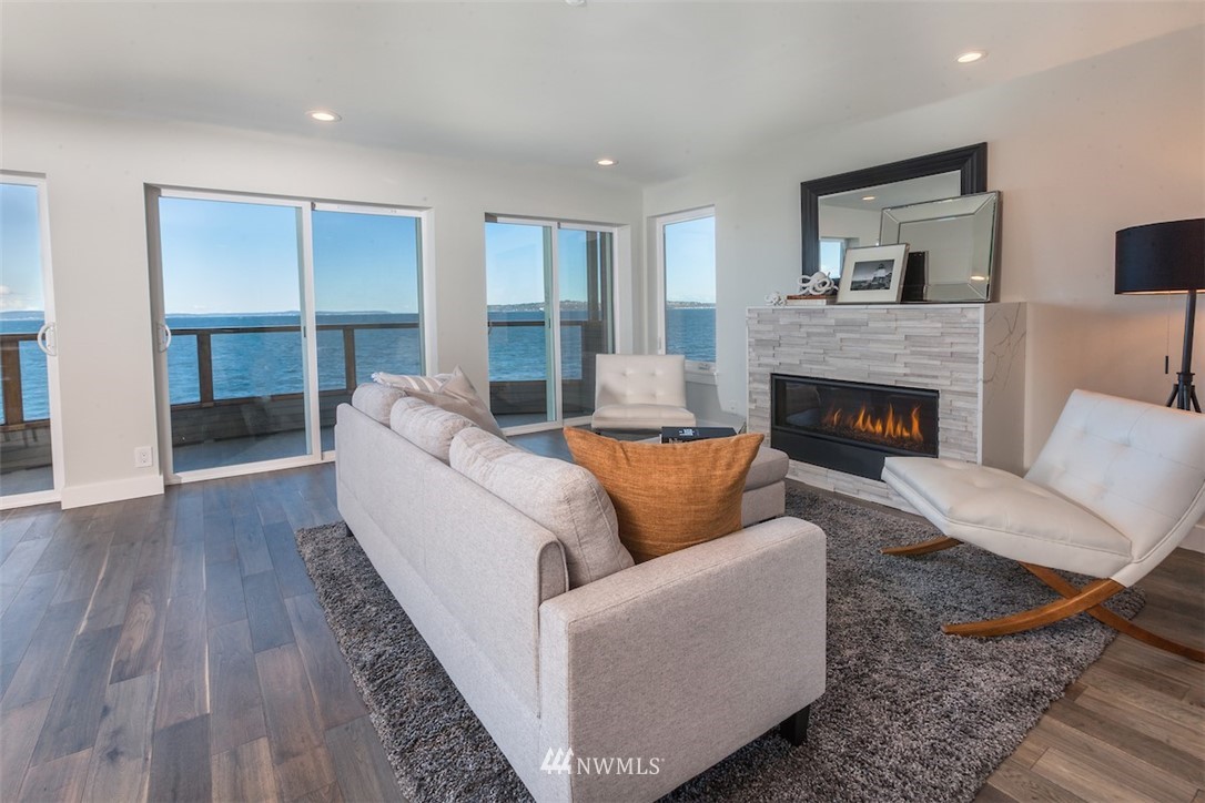 3201 Point Place Southwest, Unit 102 Seattle, WA 98116 - Photo 3 of 25 Gallery Image 3
